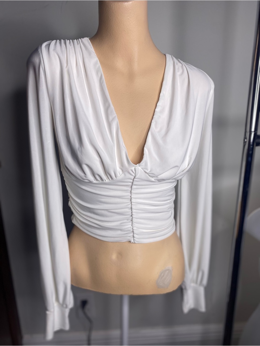 Women's White Ruched V-Neck Long Sleeve Top